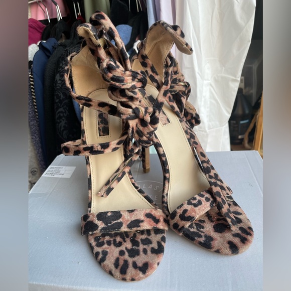 Cheetah print strapy heels - Picture 2 of 8